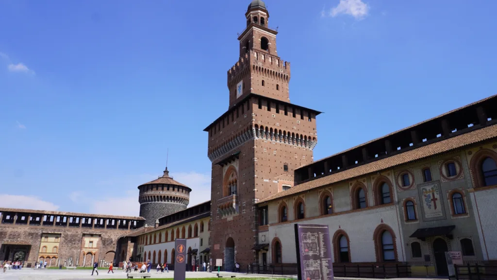 スフォルツェスコ城（カステッロ・スフォルツェスコ）