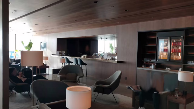 キャセイパシフィック・ラウンジ羽田空港のバー