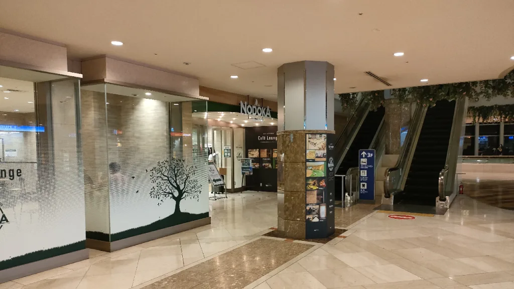 関西空港のアエロプラザ内のエスカレーター