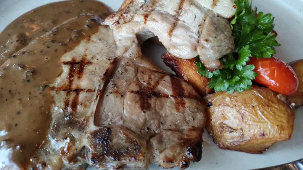 チョコレートファクトリー・パタヤ・プラタムナックヒル店のポークステーキ