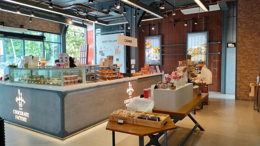 チョコレートファクトリー・パタヤ・プラタムナックヒル店のショップ後方から