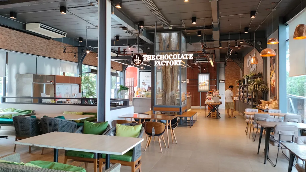 チョコレートファクトリー・パタヤ・プラタムナックヒル店のレストランから見たショップ