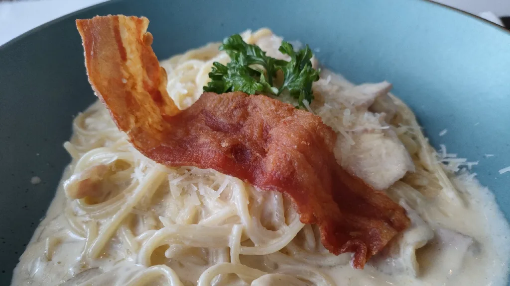 チョコレートファクトリー・パタヤ・プラタムナックヒル店のカルボナーラ