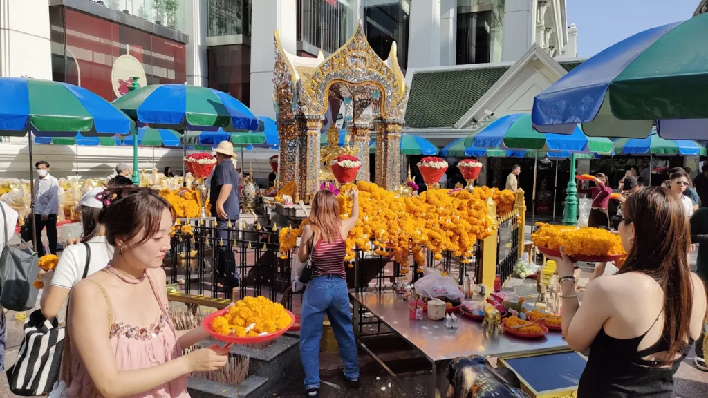 正面から見たエラワンの神様