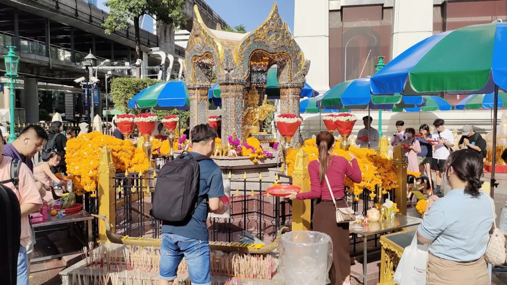 横から見たエラワンの神様