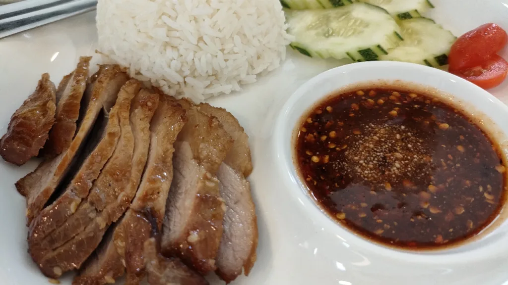 塩田カフェのカオナー・コームーヤーン・ジムジェーウ