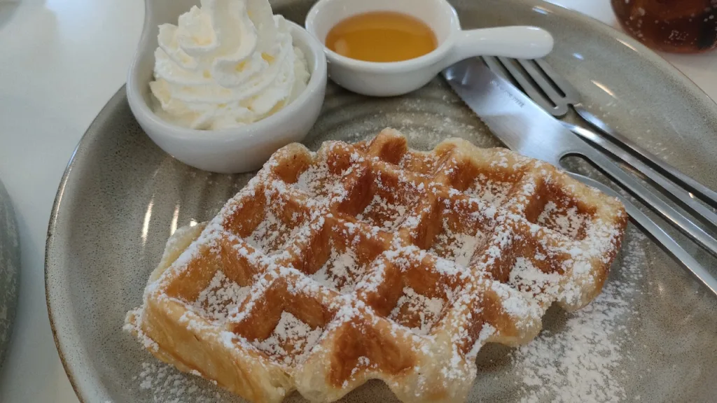 塩田カフェのワッフル