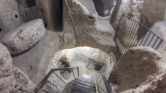 トルコ、カッパドキアのカイマクル地下都市の階段