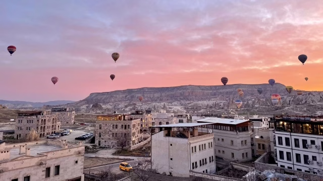トルコ カッパドキアの早朝の熱気球