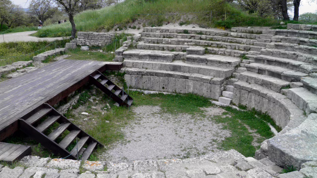 トルコ トロイ遺跡のオデオン