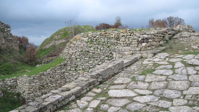 トルコのトロイ遺跡にある石畳