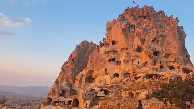 トルコのカッパドキアにあるウチヒサール城の夕日